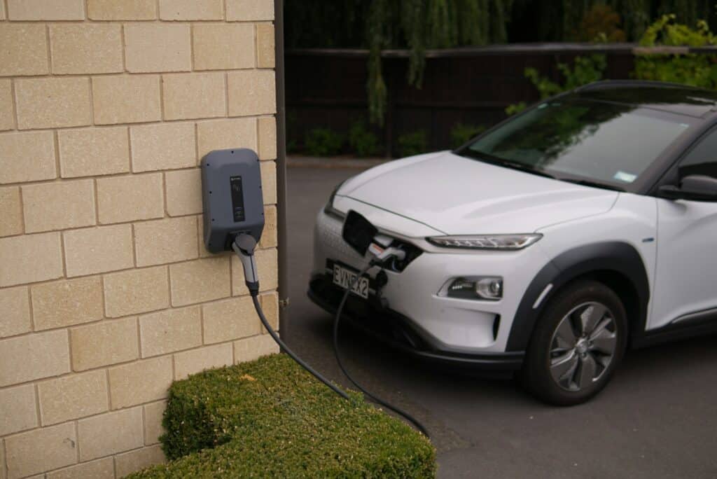 Borne de recharge voiture électrique pour particulier : quel est le coût ?
